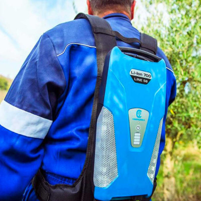 La Batteria a zaino Campagnola Li-Ion 700 è una soluzione di alimentazione portatile