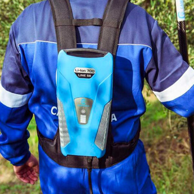 La Batteria a zaino Campagnola Li-Ion 700 è una soluzione di alimentazione portatile